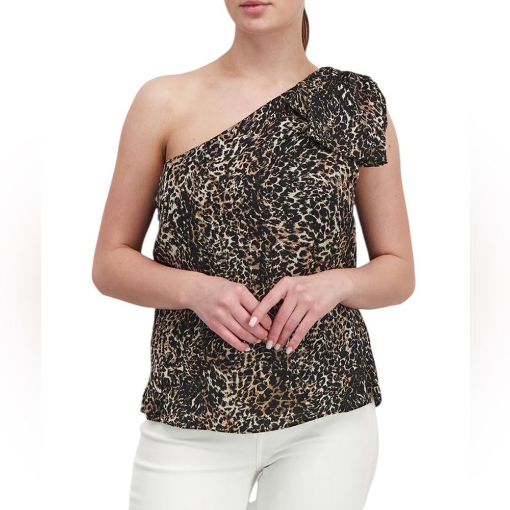 NWT Avec Les Filles Asymmetrical Neckline One Shoulder Animal Print Top Medium